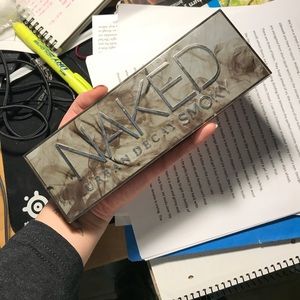 🌸 UD SMOKY PALETTE 🌸